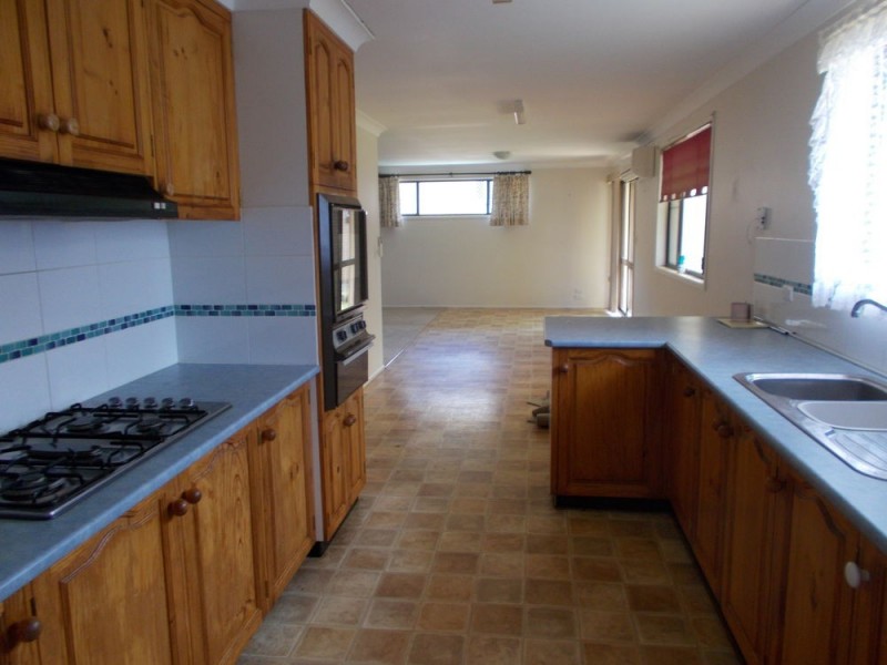 17 Mott Crescent, Rockville QLD 4350