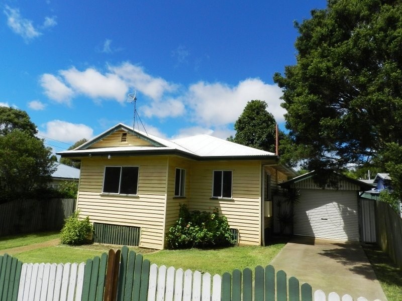 18 Elizabeth Street, South Toowoomba QLD 4350