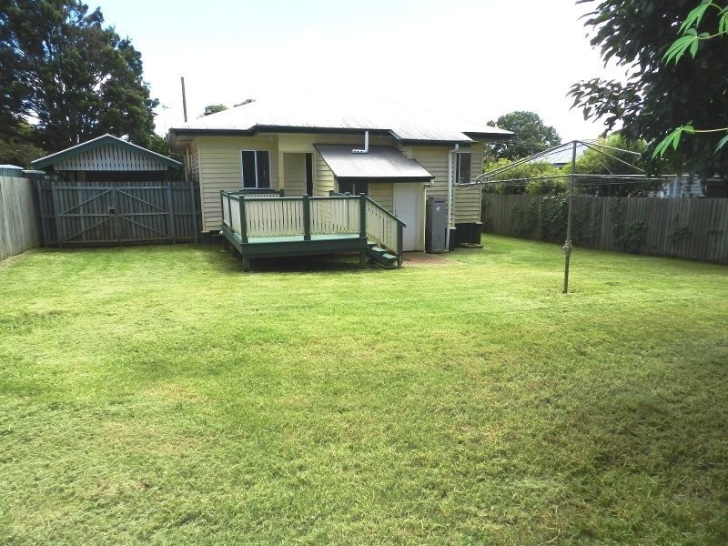 18 Elizabeth Street, South Toowoomba QLD 4350