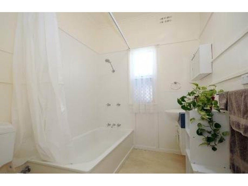 18 Elizabeth Street, South Toowoomba QLD 4350