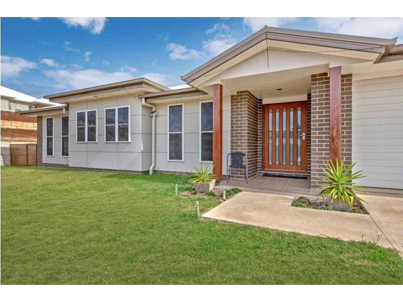 3 Wedgetail Drive, Highfields QLD 4352