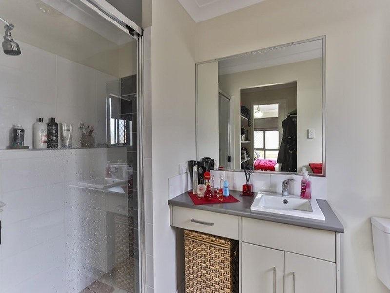 1/16 Tempest Drive, Glenvale QLD 4350