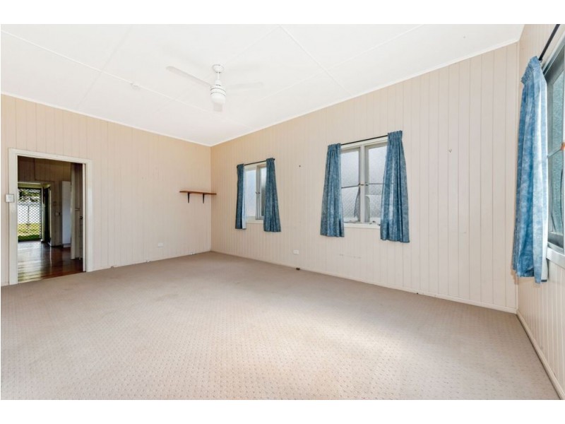 246 Campbell Street, Newtown QLD 4350