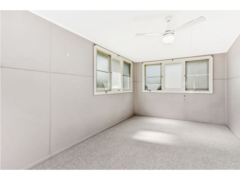 246 Campbell Street, Newtown QLD 4350