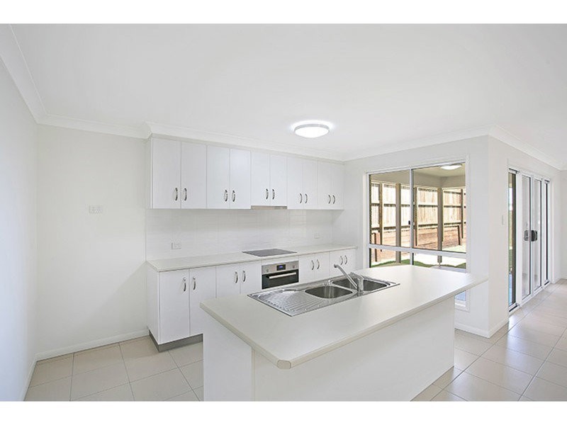 4 Parkview Drive, Glenvale QLD 4350