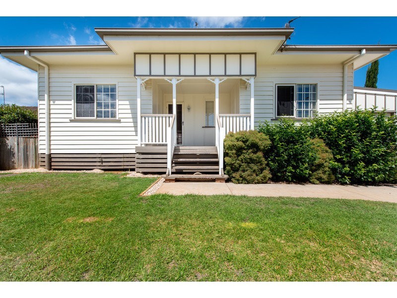 332 Hume Street, Centenary Heights QLD 4350