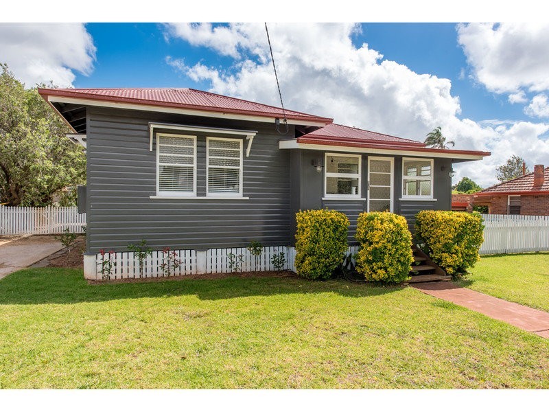 19 Henderson Street, Newtown QLD 4350