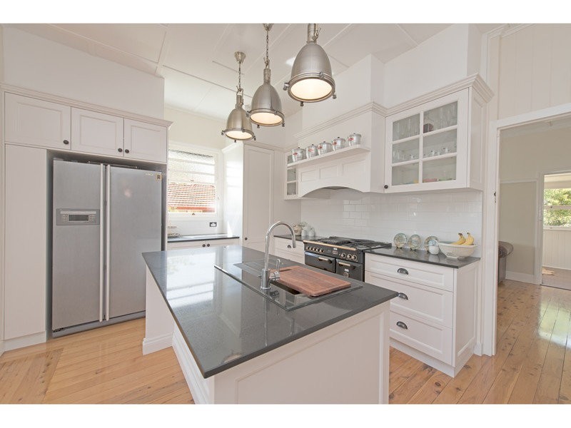 19 Henderson Street, Newtown QLD 4350