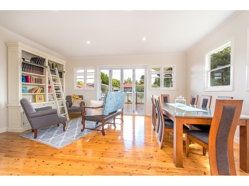 19 Henderson Street, Newtown QLD 4350