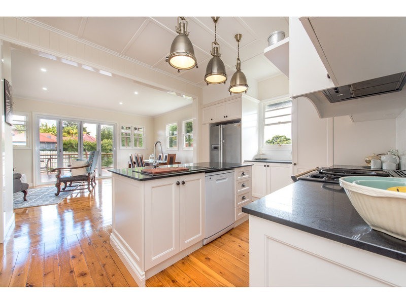 19 Henderson Street, Newtown QLD 4350