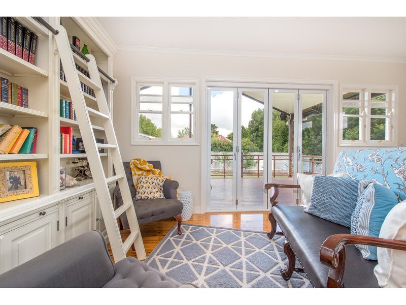 19 Henderson Street, Newtown QLD 4350