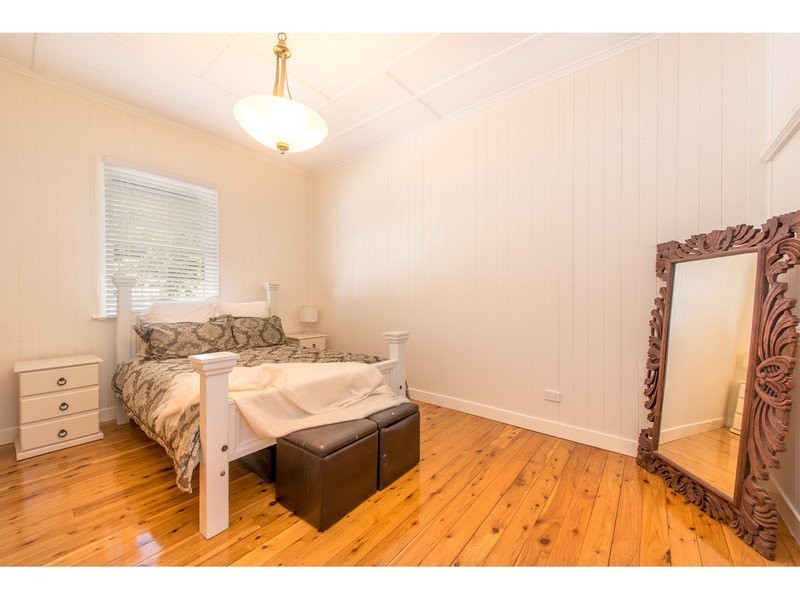 19 Henderson Street, Newtown QLD 4350