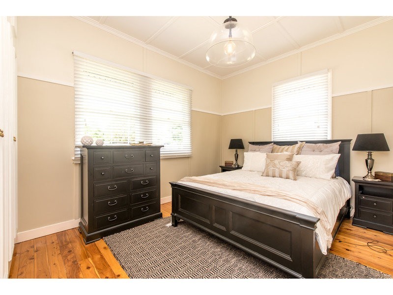 19 Henderson Street, Newtown QLD 4350