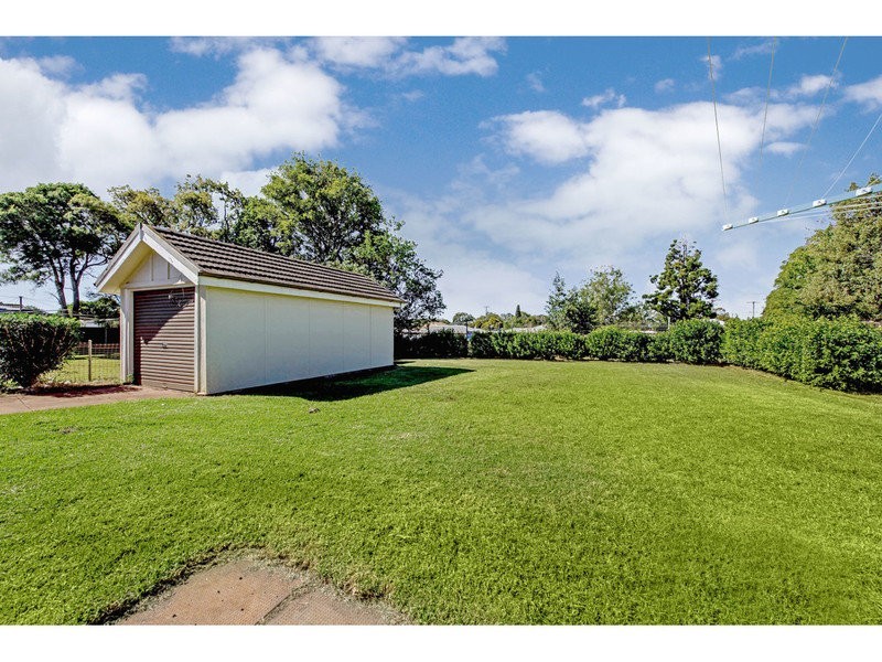 10 Rosina Street, Newtown QLD 4350