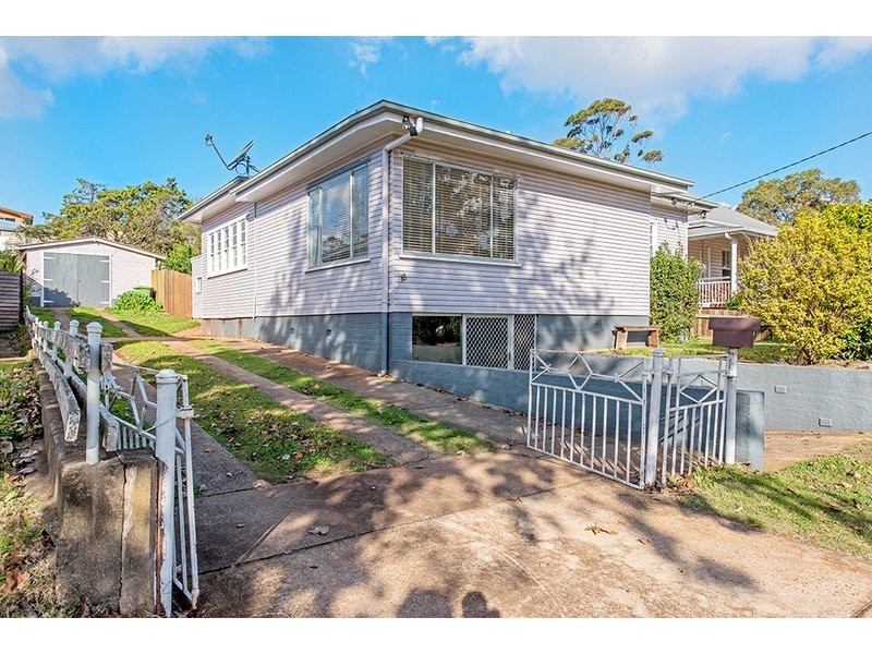 18 Prospect Street, Mount Lofty QLD 4350