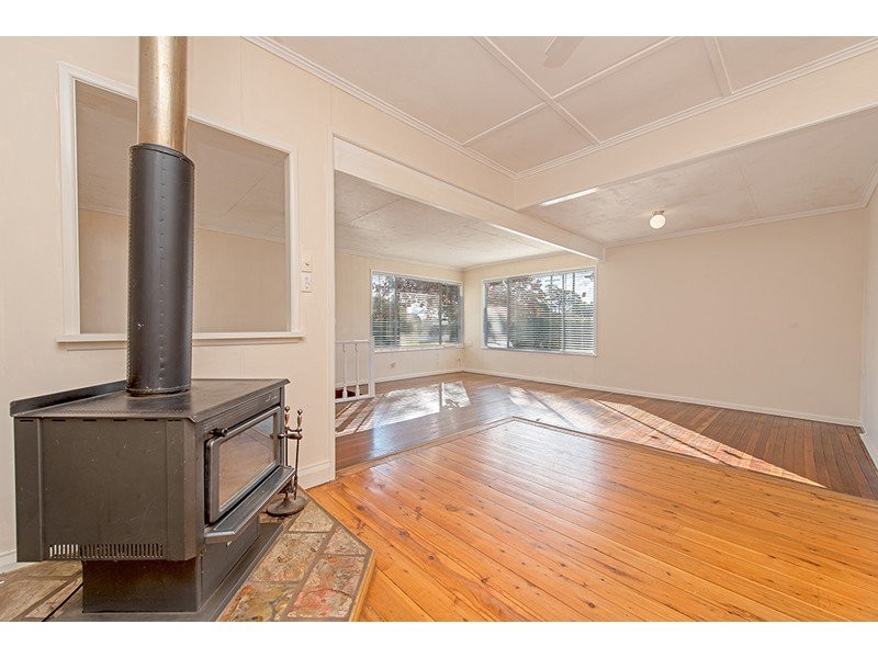18 Prospect Street, Mount Lofty QLD 4350