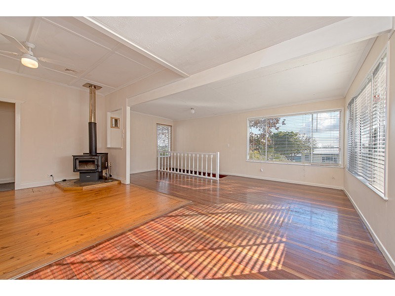 18 Prospect Street, Mount Lofty QLD 4350