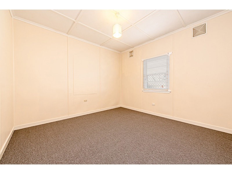 18 Prospect Street, Mount Lofty QLD 4350