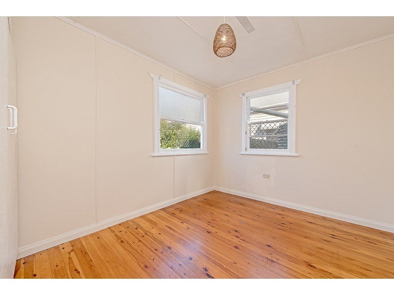 18 Prospect Street, Mount Lofty QLD 4350