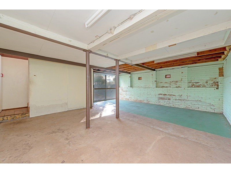 18 Prospect Street, Mount Lofty QLD 4350