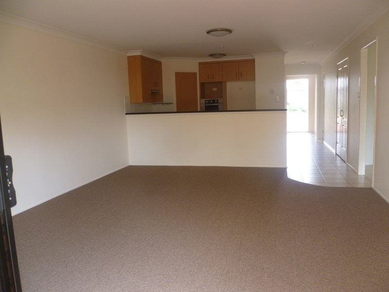 1/12 Sambar Court, Kearneys Spring QLD 4350