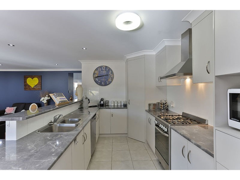 11 Willowburn Drive, Rockville QLD 4350