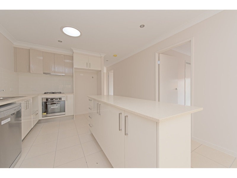 1/4 Sanctuary Drive, Cranley QLD 4350