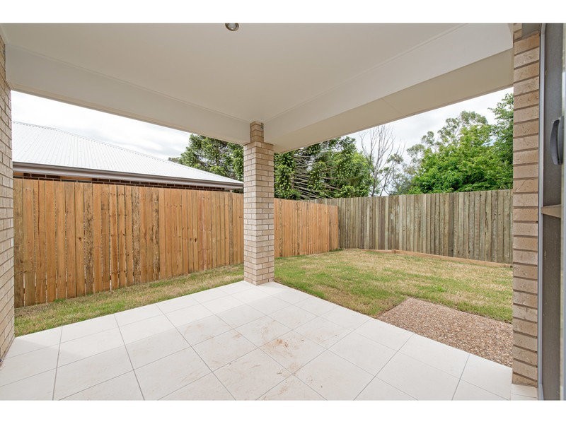 1/4 Sanctuary Drive, Cranley QLD 4350