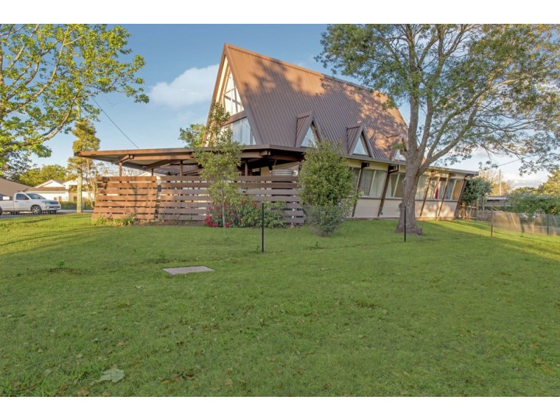 24 Tourist Road, East Toowoomba QLD 4350