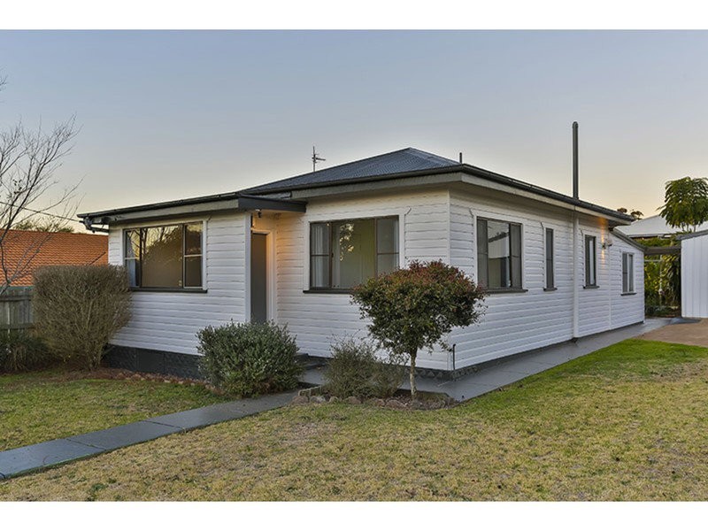 66 Gordon Avenue, Newtown QLD 4350