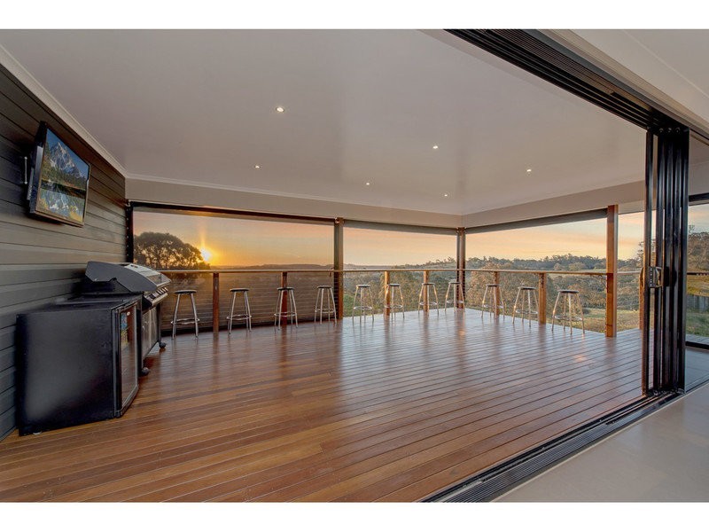 7 McShane Drive, Mount Kynoch QLD 4350