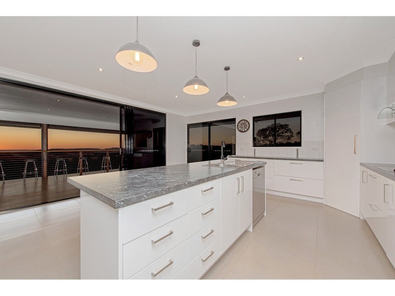 7 McShane Drive, Mount Kynoch QLD 4350