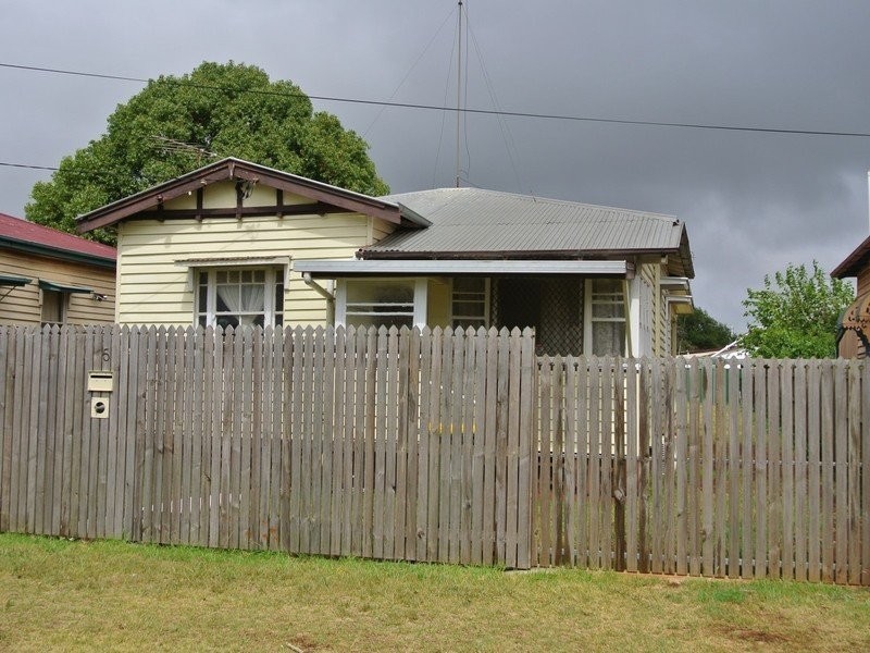 5 McCarthy Street, Newtown QLD 4350