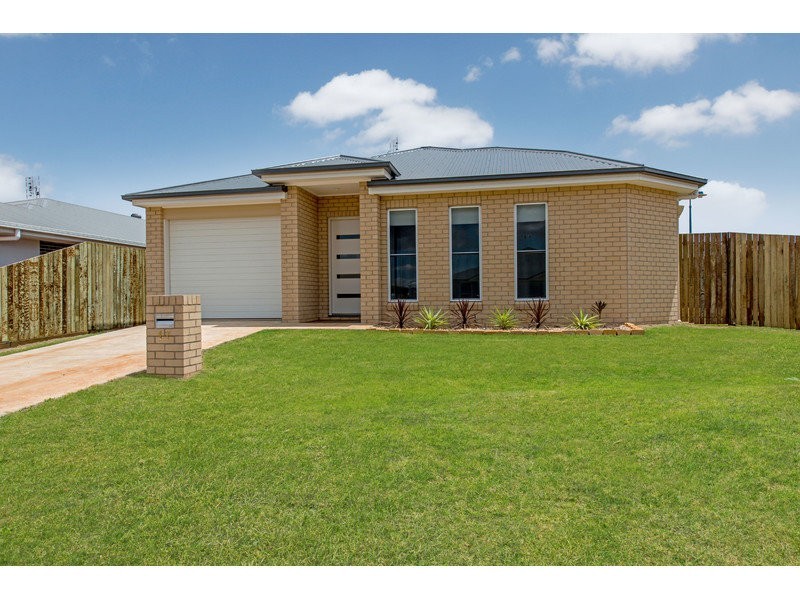 17 Farrer Street, Cranley QLD 4350