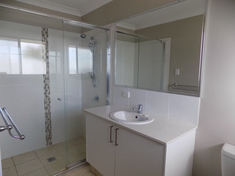 2/4 Samuel Court, Darling Heights QLD 4350