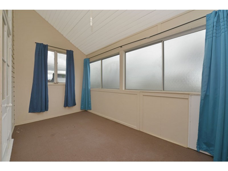 15 Whichello Street, Newtown QLD 4350