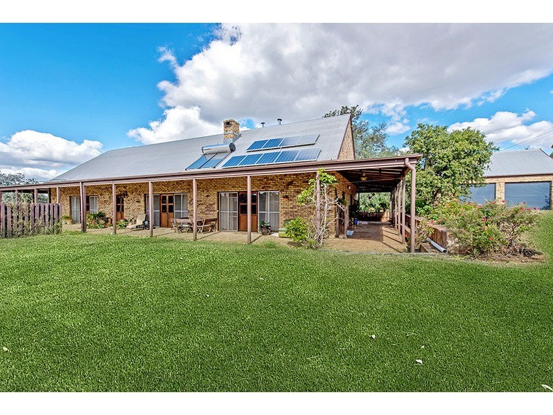 20 Barker Street, Goombungee QLD 4354