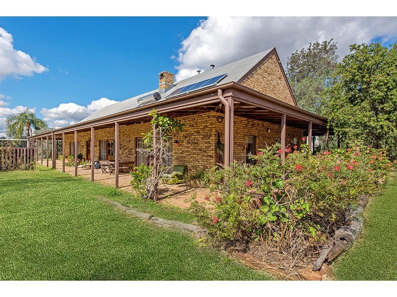 20 Barker Street, Goombungee QLD 4354