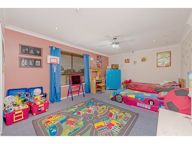 15 Schaefer Court, Westbrook QLD 4350