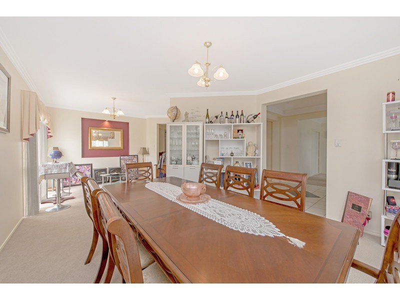 14 Banksdale Drive, Middle Ridge QLD 4350