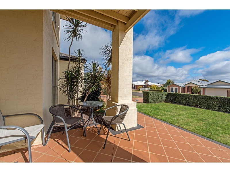 14 Banksdale Drive, Middle Ridge QLD 4350