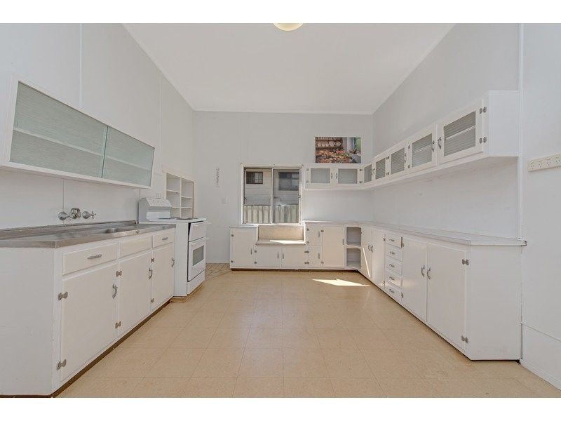 25 Kenilworth Street, North Toowoomba QLD 4350