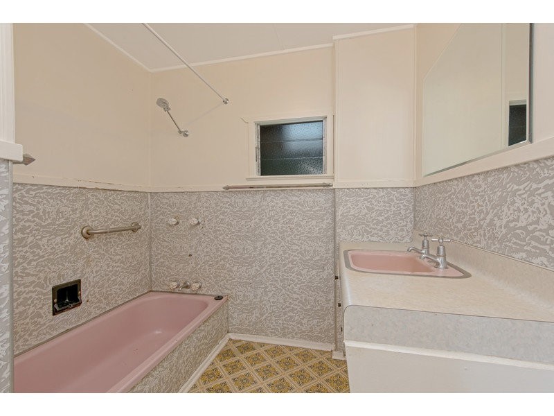 25 Kenilworth Street, North Toowoomba QLD 4350