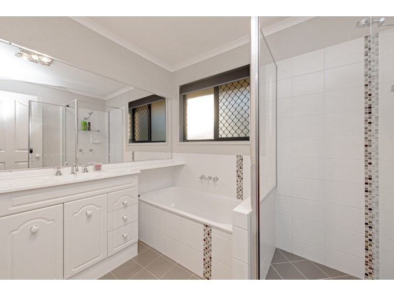 3 Mercedes Drive, Highfields QLD 4352