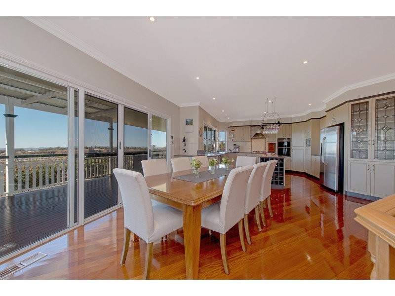 8 Huntingdale Court, Mount Lofty QLD 4350