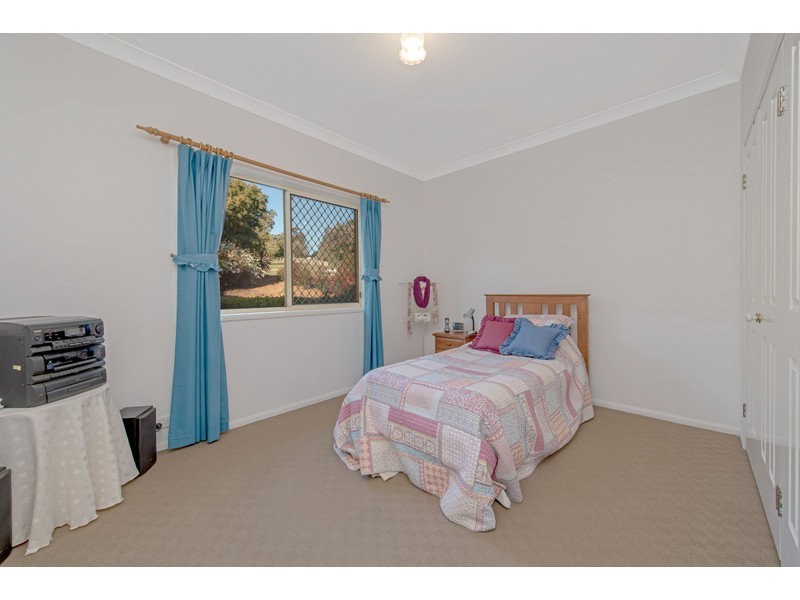17 Palmer Drive, Highfields QLD 4352