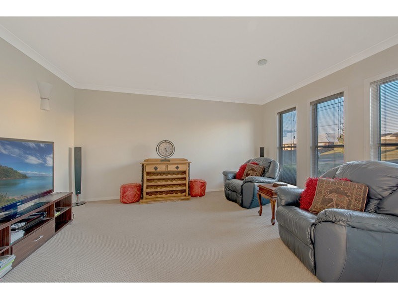 11 Plover Court, Highfields QLD 4352