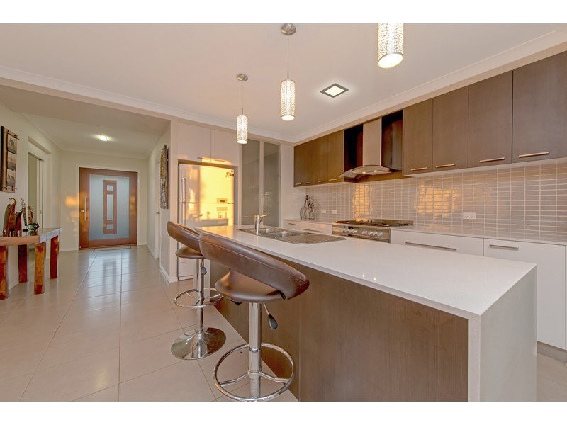 11 Plover Court, Highfields QLD 4352