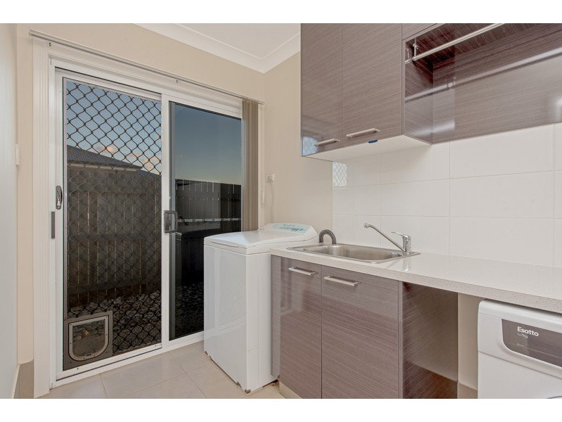 11 Plover Court, Highfields QLD 4352