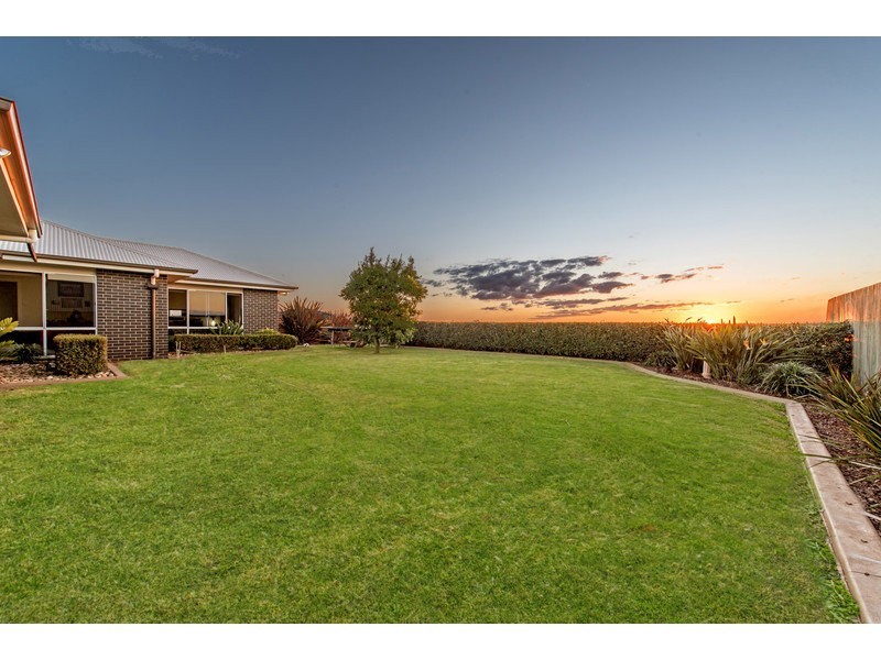 11 Plover Court, Highfields QLD 4352